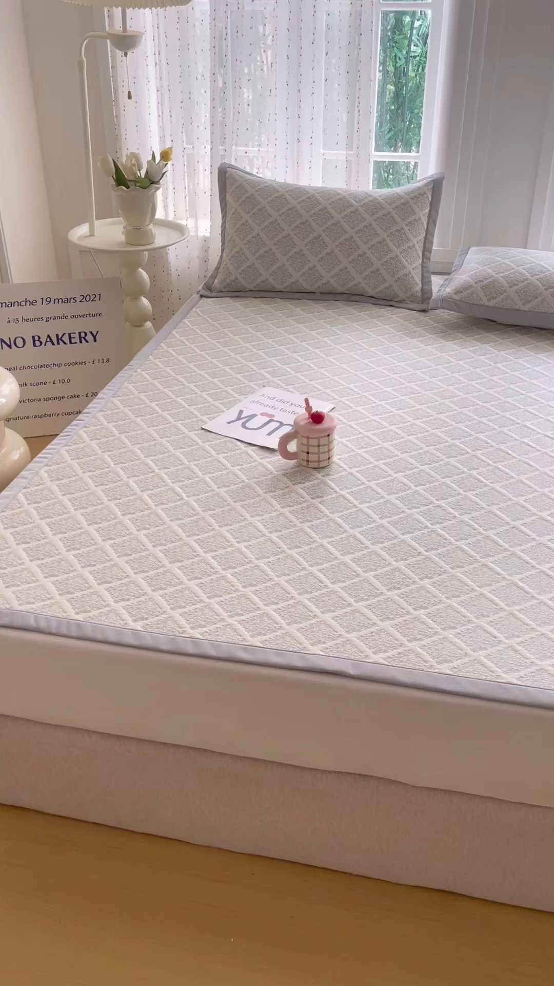 91家纺网 家纺一手货源 找家纺 小萌虎 2026新款乙纶PE提花冰豆豆凉席卡通床席款 灰格