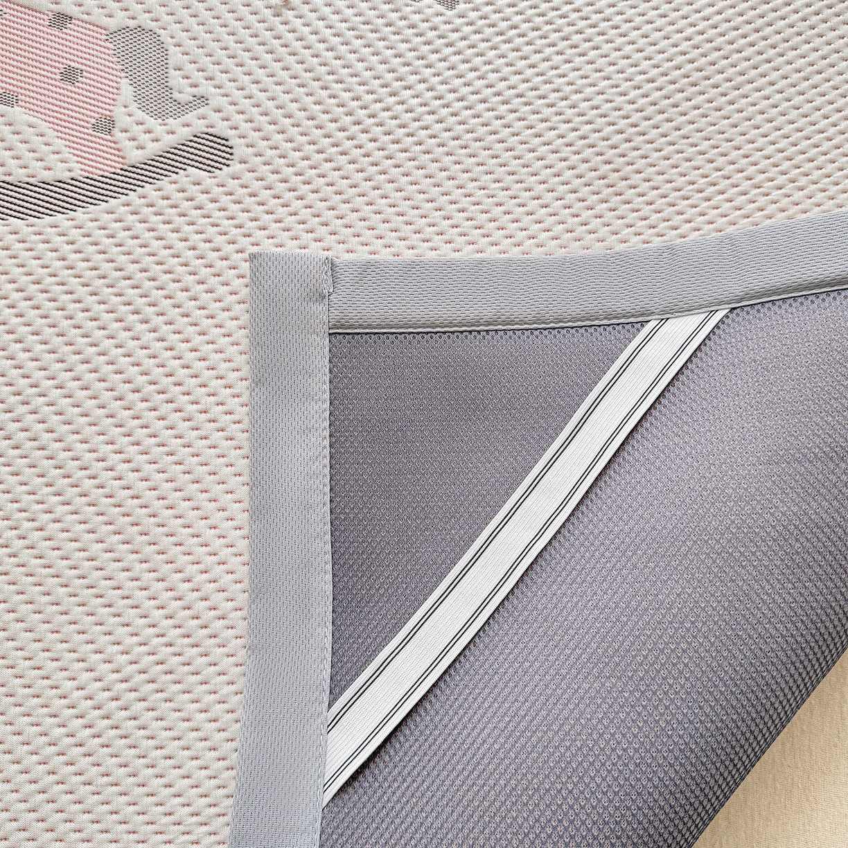 91家纺网 家纺一手货源 找家纺 小萌虎 2026新款乙纶PE提花冰豆豆凉席卡通床席款 摇摇马-粉