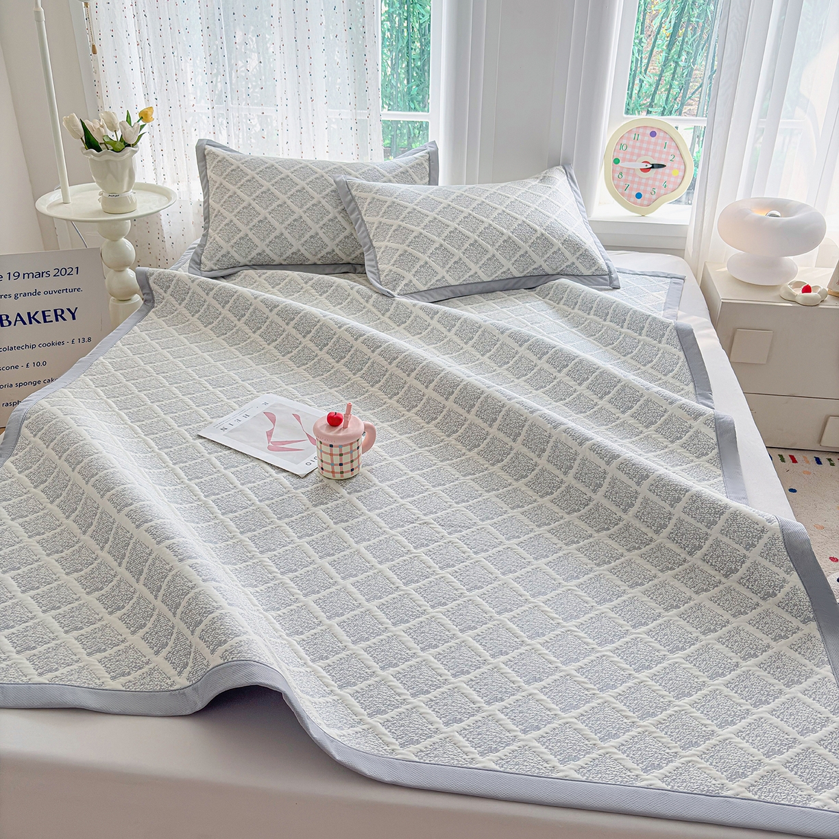 91家纺网 家纺一手货源 找家纺 小萌虎 2026新款乙纶PE提花冰豆豆凉席卡通床席款 灰格