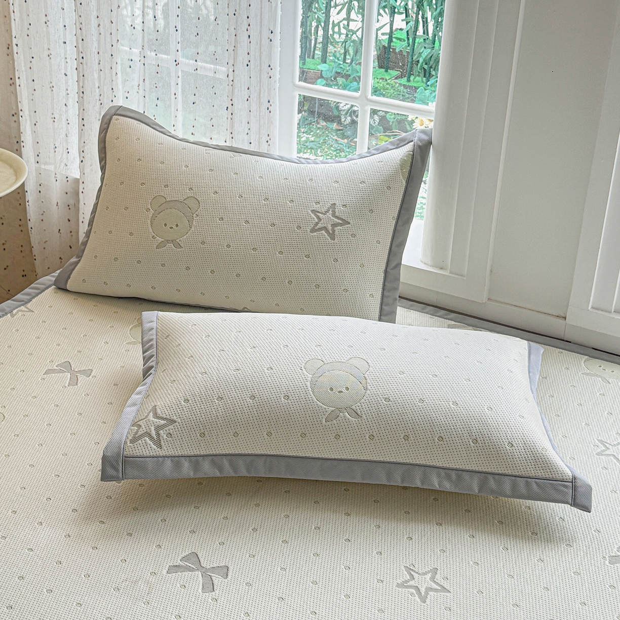 91家纺网 家纺一手货源 找家纺 小萌虎 2026新款乙纶PE提花冰豆豆凉席卡通床席款 小美熊