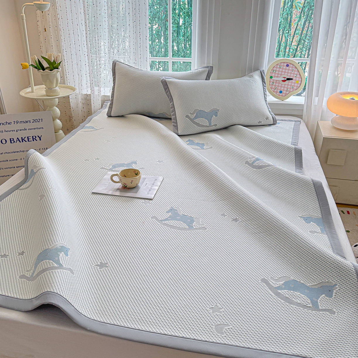 91家纺网 家纺一手货源 找家纺 小萌虎 2026新款乙纶PE提花冰豆豆凉席卡通床席款 摇摇马-蓝