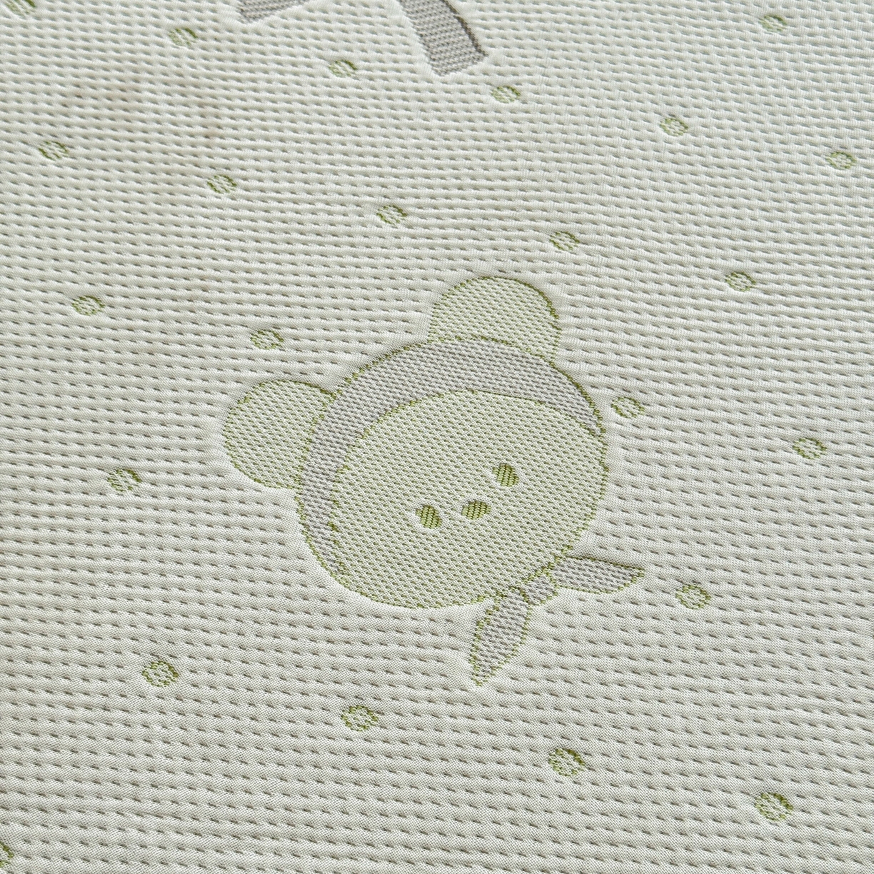 91家纺网 家纺一手货源 找家纺 小萌虎 2026新款乙纶PE提花冰豆豆凉席卡通床席款 小美熊