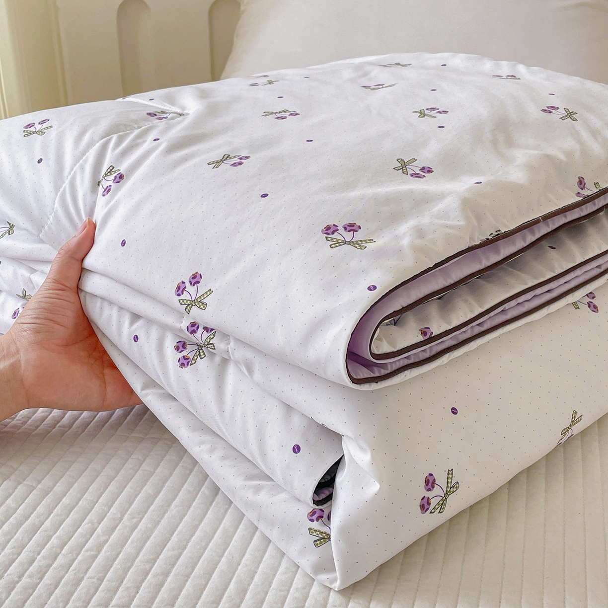 91家纺网 家纺一手货源 找家纺 宜梦家居 2026新款A类凉感天丝夏被夏凉被空调被 雾紫樱桃