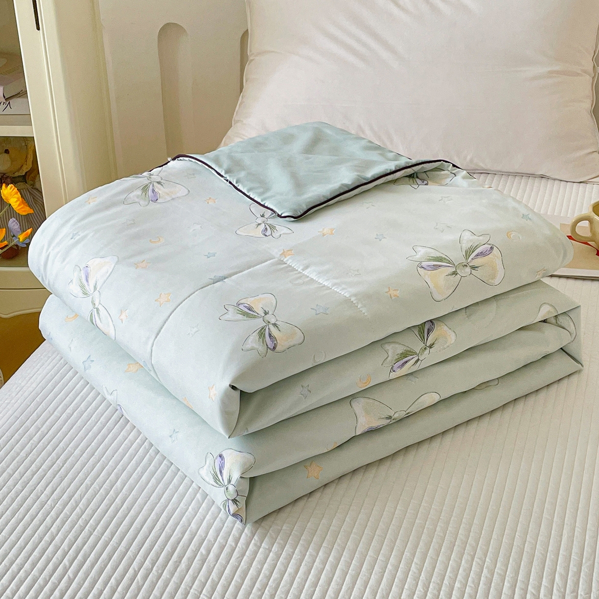 91家纺网 家纺一手货源 找家纺 宜梦家居 2026新款A类凉感天丝夏被夏凉被空调被 青柠蝴蝶结