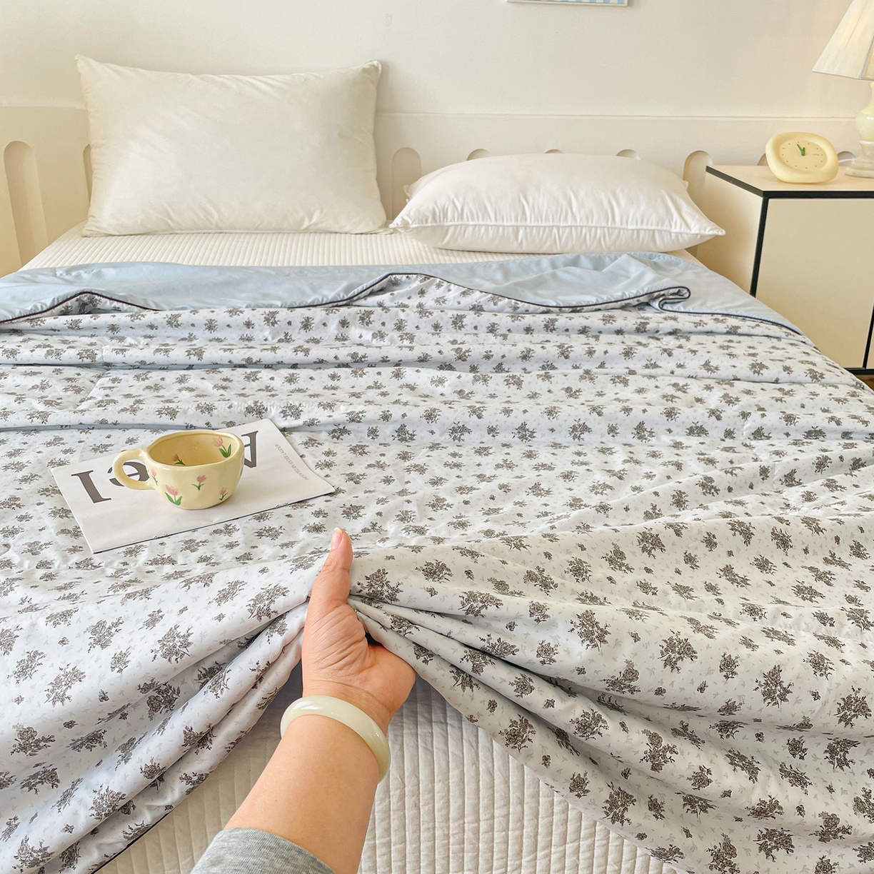 91家纺网 家纺一手货源 找家纺 宜梦家居 2026新款A类凉感天丝夏被夏凉被空调被 极简碎菊