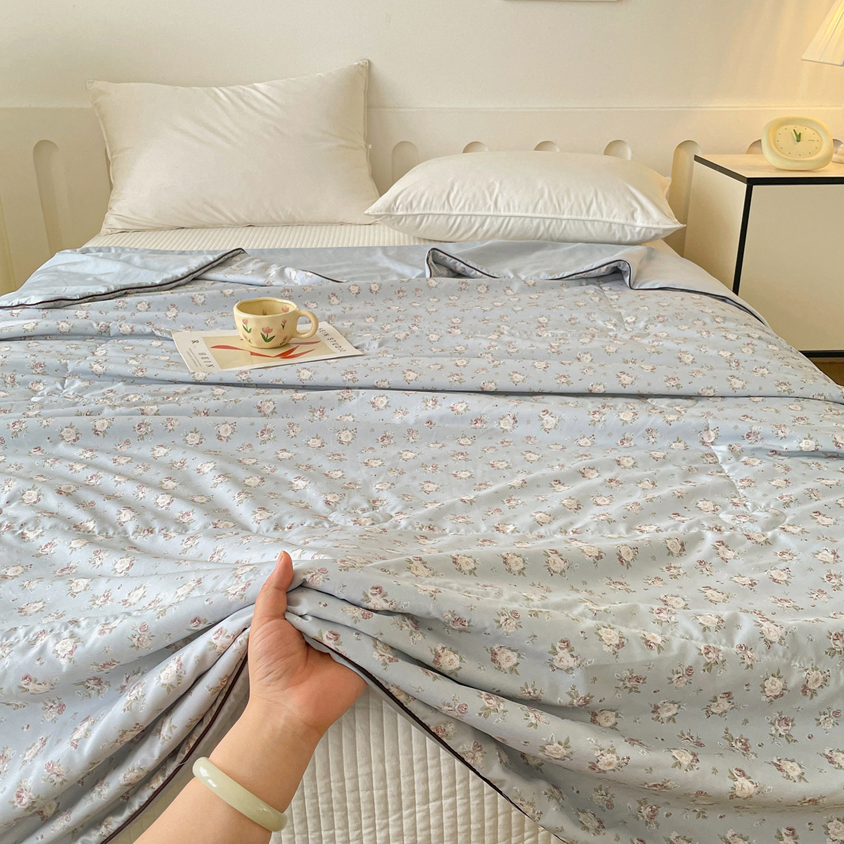 91家纺网 家纺一手货源 找家纺 宜梦家居 2026新款A类凉感天丝夏被夏凉被空调被 蓝调蔷薇