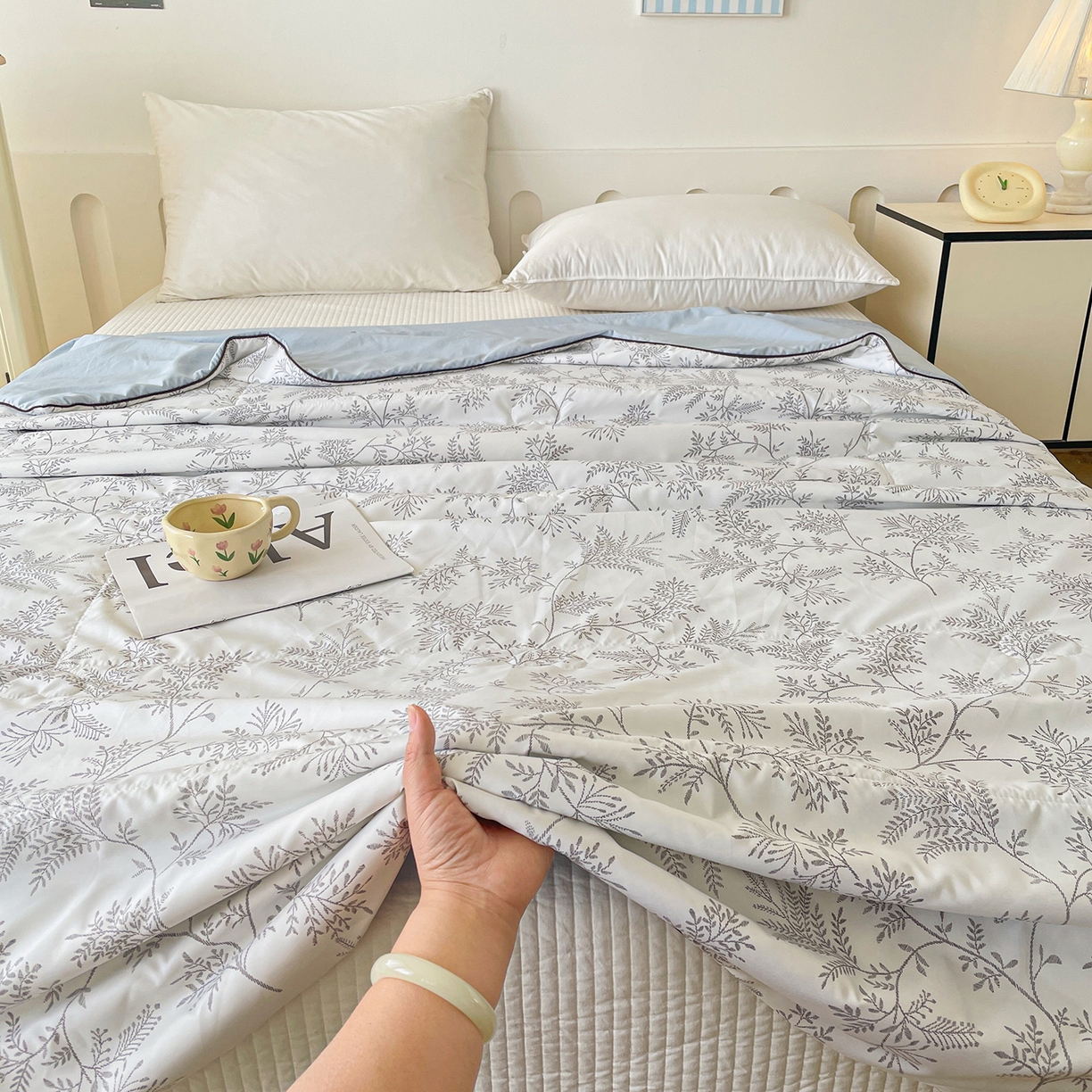 91家纺网 家纺一手货源 找家纺 宜梦家居 2026新款A类凉感天丝夏被夏凉被空调被 林间碎叶