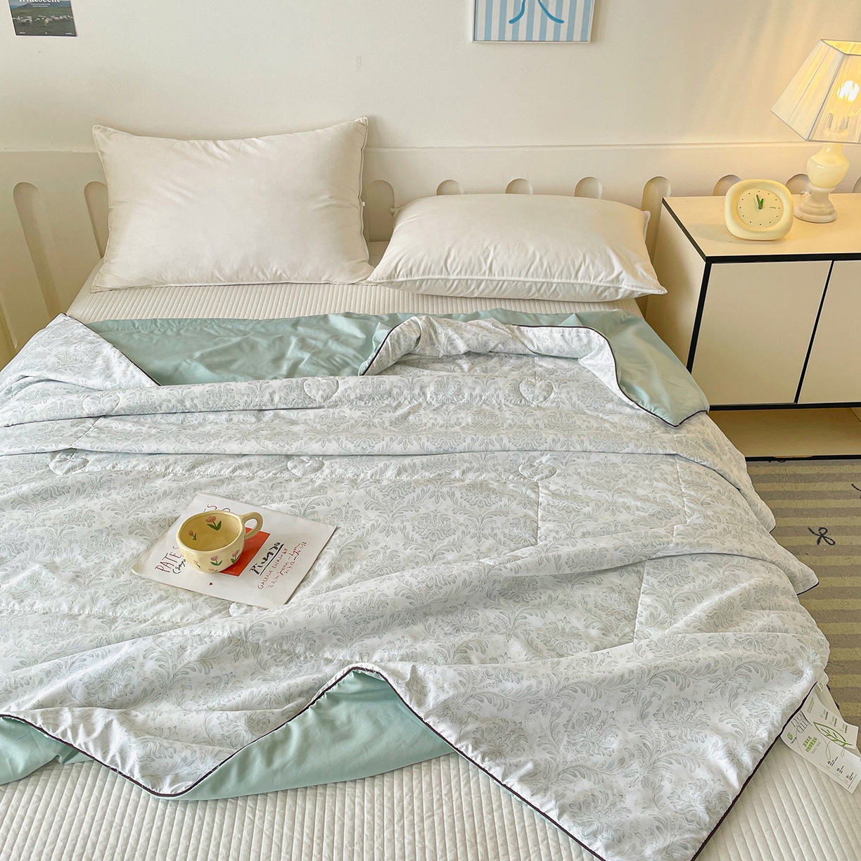 91家纺网 家纺一手货源 找家纺 宜梦家居 2026新款A类凉感天丝夏被夏凉被空调被 浅青卷草