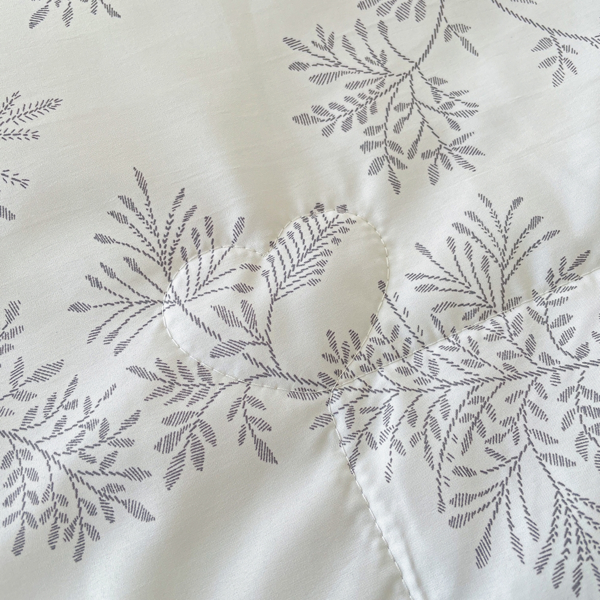 91家纺网 家纺一手货源 找家纺 宜梦家居 2026新款A类凉感天丝夏被夏凉被空调被 林间碎叶