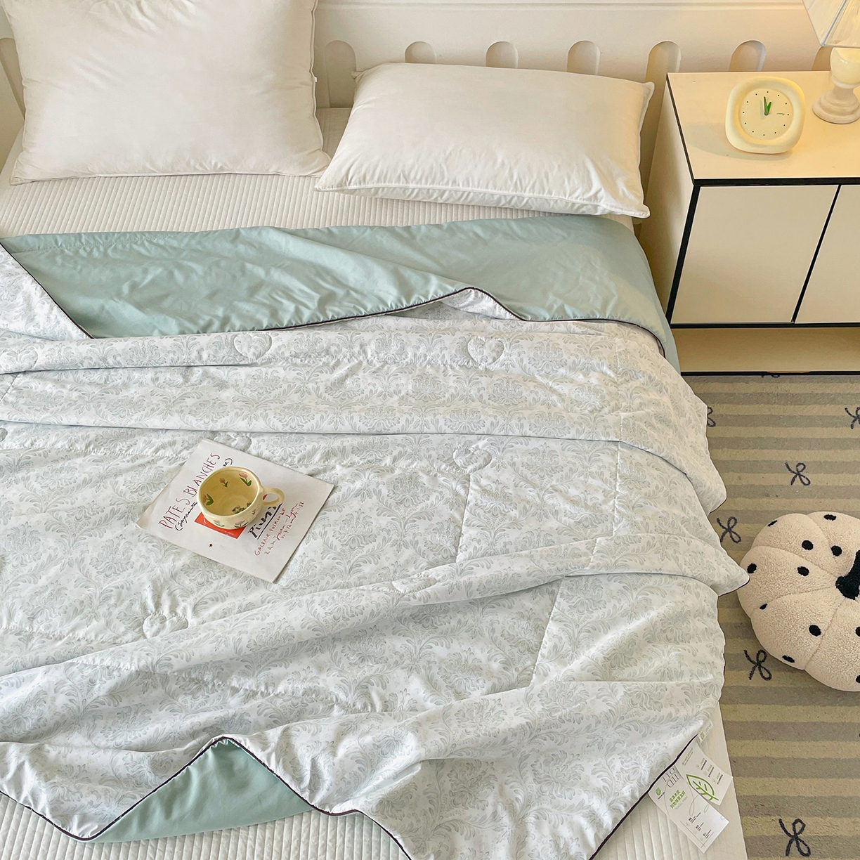 91家纺网 家纺一手货源 找家纺 宜梦家居 2026新款A类凉感天丝夏被夏凉被空调被 浅青卷草