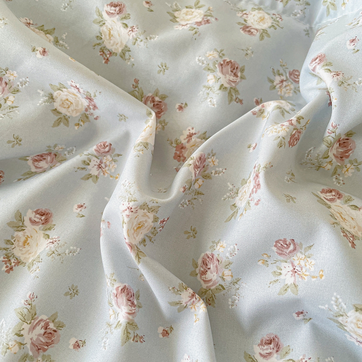 91家纺网 家纺一手货源 找家纺 宜梦家居 2026新款A类凉感天丝夏被夏凉被空调被 蓝调蔷薇