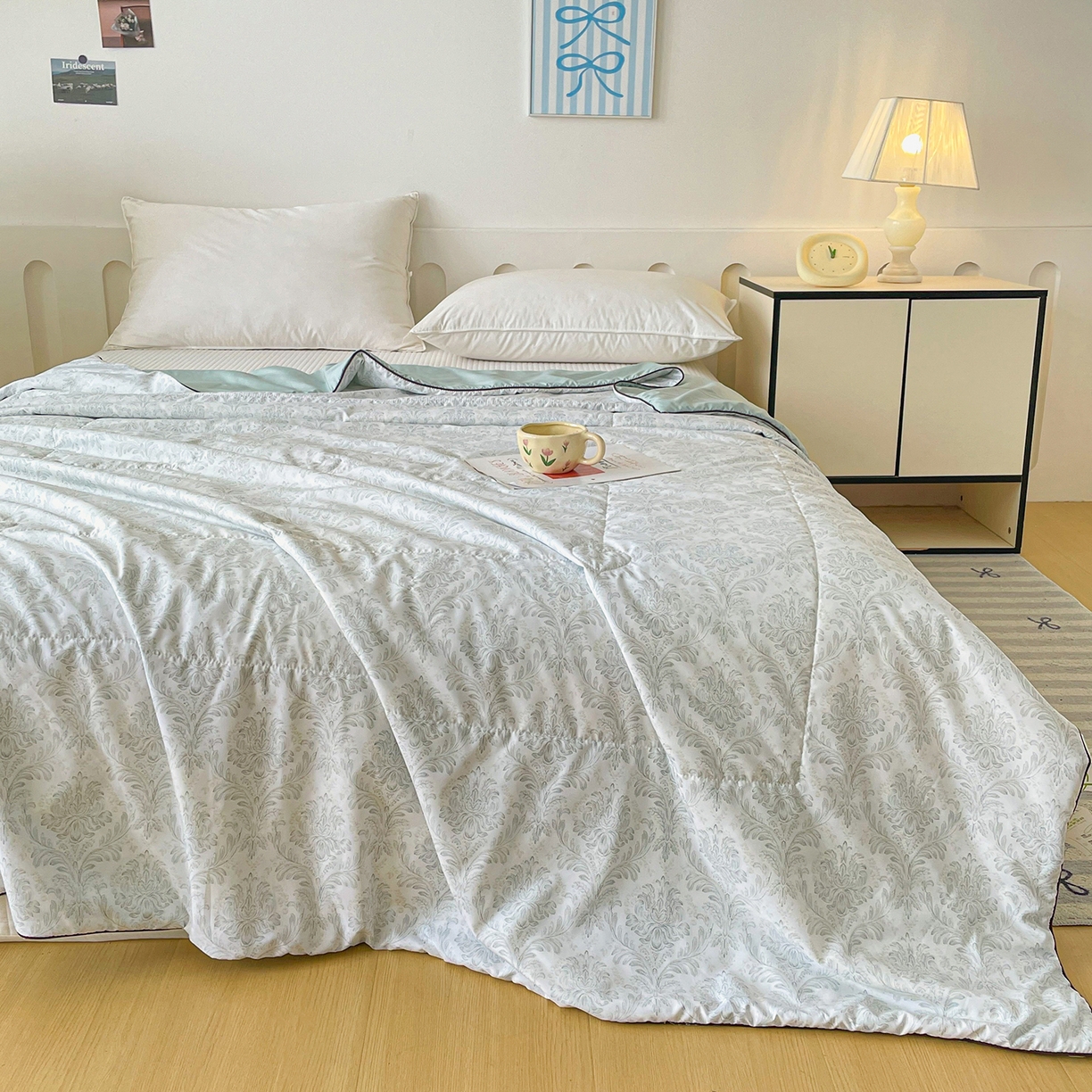 91家纺网 家纺一手货源 找家纺 宜梦家居 2026新款A类凉感天丝夏被夏凉被空调被 浅青卷草