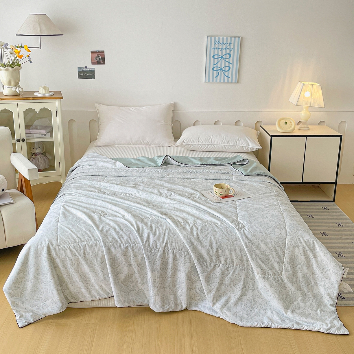 91家纺网 家纺一手货源 找家纺 宜梦家居 2026新款A类凉感天丝夏被夏凉被空调被 浅青卷草