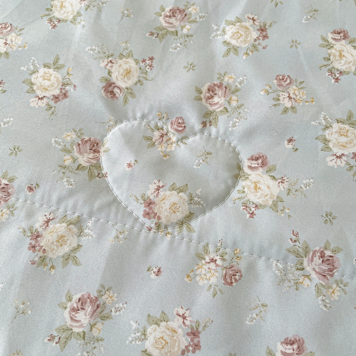 91家纺网 家纺一手货源 找家纺 宜梦家居 2026新款A类凉感天丝夏被夏凉被空调被 蓝调蔷薇