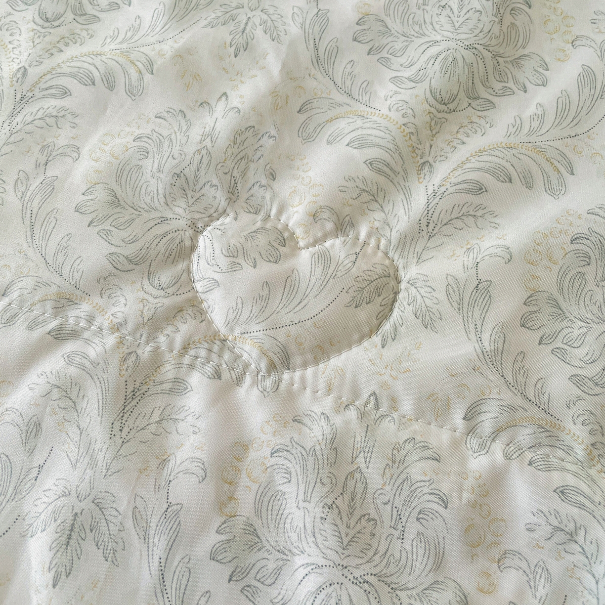 91家纺网 家纺一手货源 找家纺 宜梦家居 2026新款A类凉感天丝夏被夏凉被空调被 浅青卷草