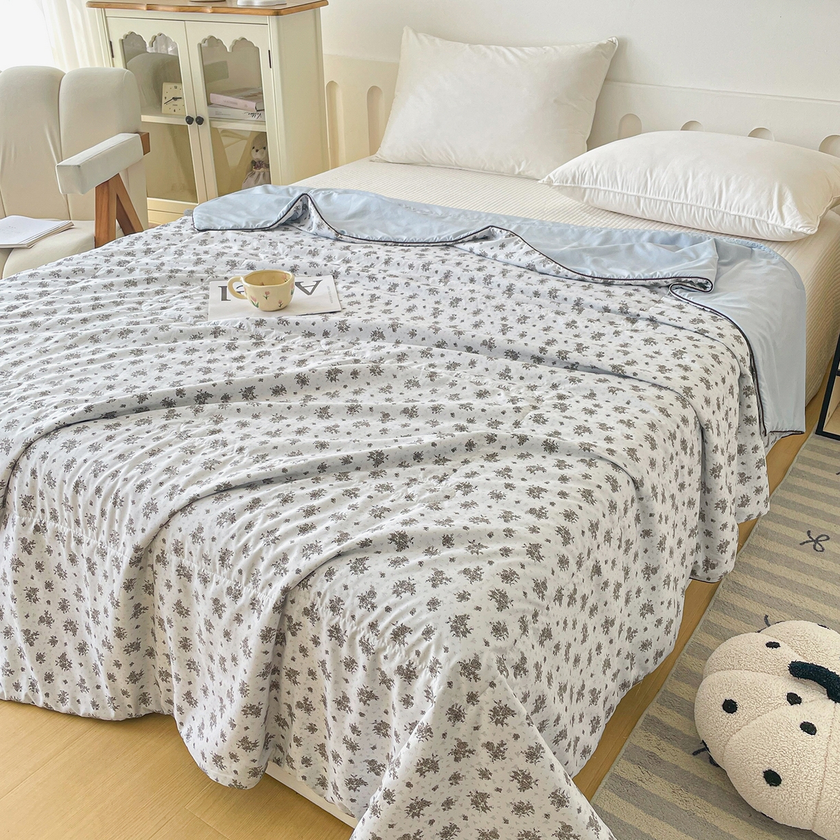 91家纺网 家纺一手货源 找家纺 宜梦家居 2026新款A类凉感天丝夏被夏凉被空调被 极简碎菊