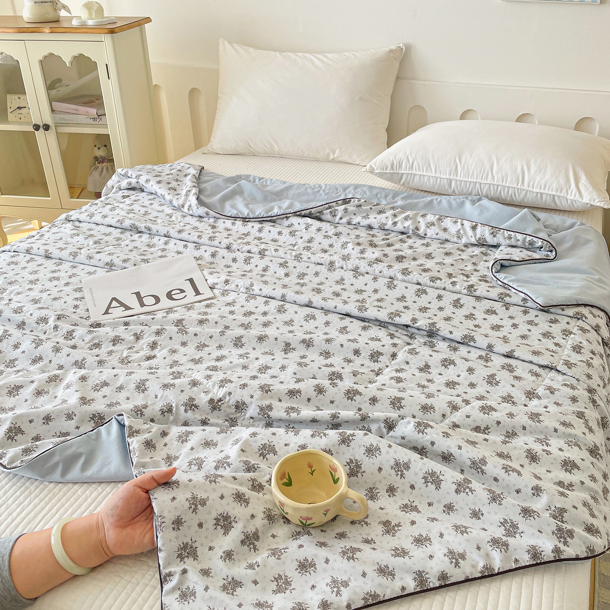 91家纺网 家纺一手货源 找家纺 宜梦家居 2026新款A类凉感天丝夏被夏凉被空调被 极简碎菊