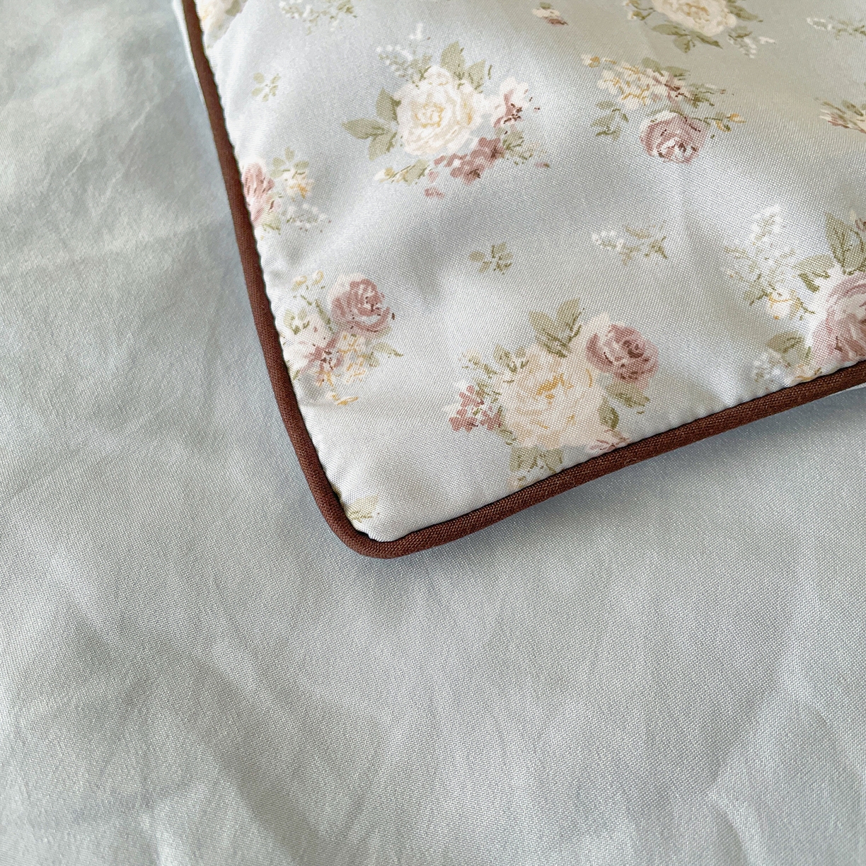 91家纺网 家纺一手货源 找家纺 宜梦家居 2026新款A类凉感天丝夏被夏凉被空调被 蓝调蔷薇