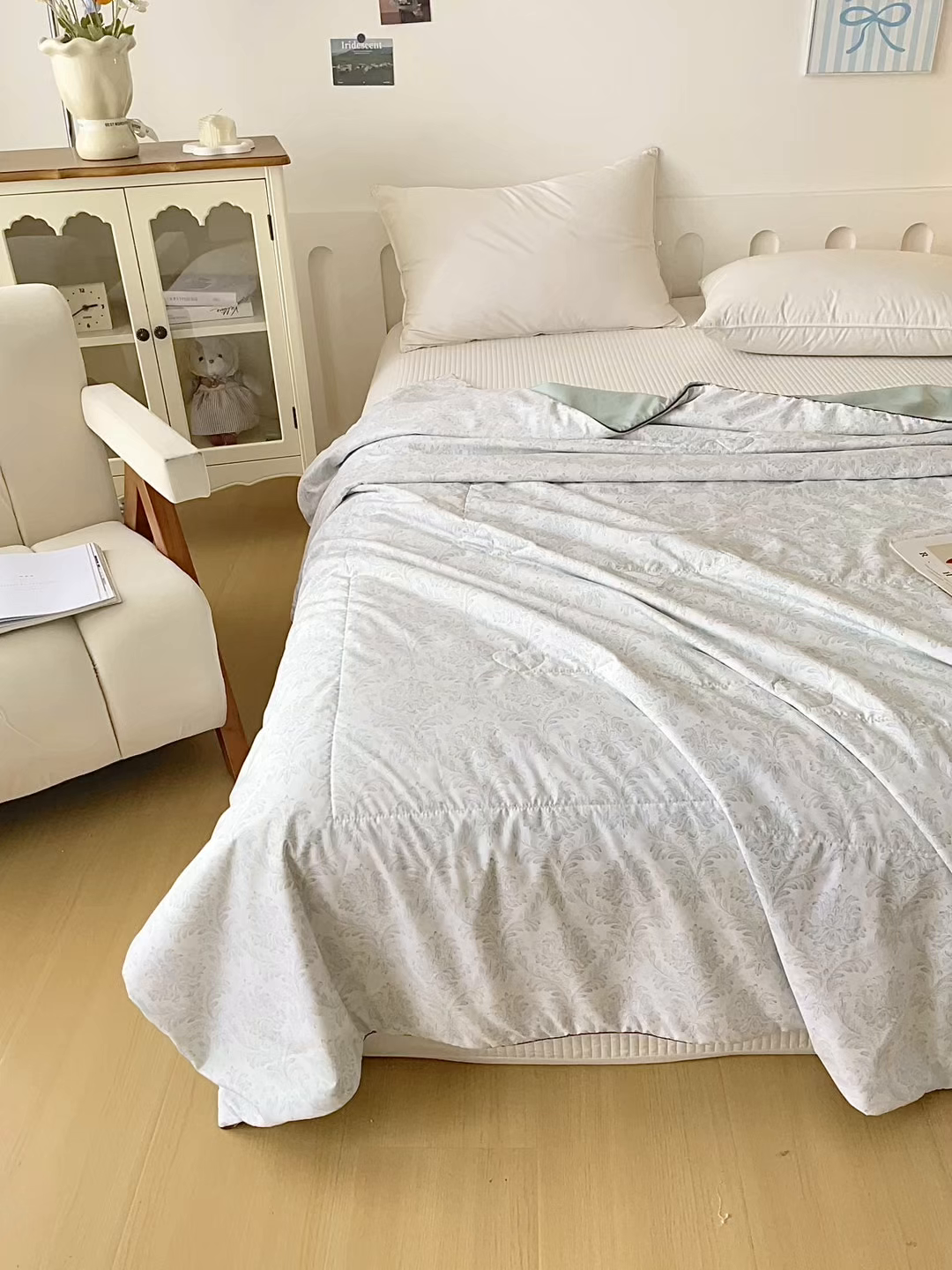 91家纺网 家纺一手货源 找家纺 宜梦家居 2026新款A类凉感天丝夏被夏凉被空调被 浅青卷草