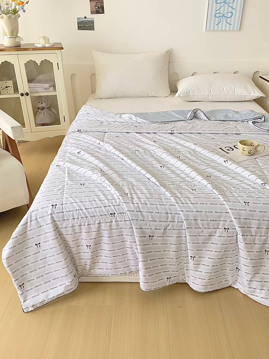 91家纺网 家纺一手货源 找家纺 宜梦家居 2026新款A类凉感天丝夏被夏凉被空调被 奶白蝴蝶结