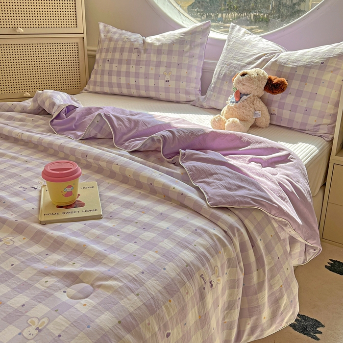 91家纺网 家纺一手货源 找家纺 苏羿家纺 2026春夏新款亲肤水洗棉印花夏被空调被夏凉被被子被芯 格子小兔