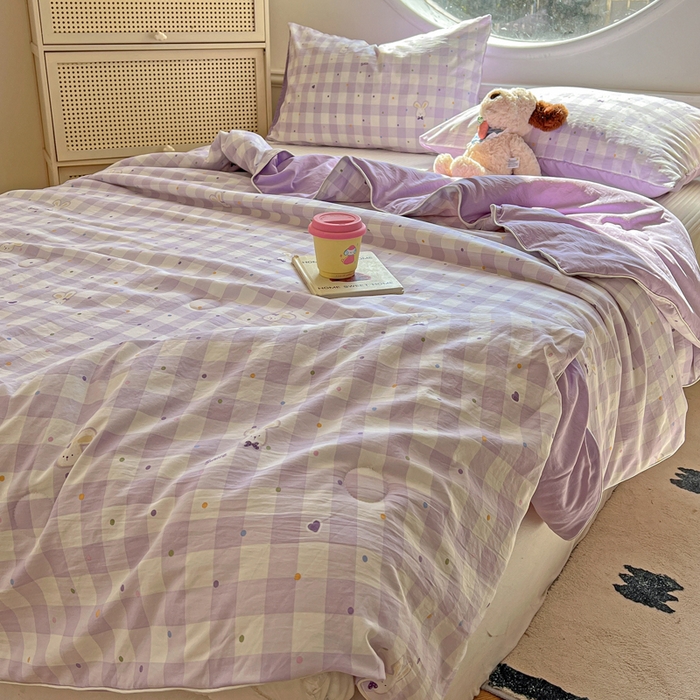 91家纺网 家纺一手货源 找家纺 苏羿家纺 2026春夏新款亲肤水洗棉印花夏被空调被夏凉被被子被芯 格子小兔