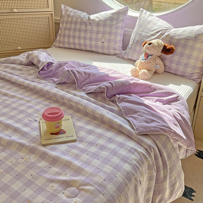 91家纺网 家纺一手货源 找家纺 苏羿家纺 2026春夏新款亲肤水洗棉印花夏被空调被夏凉被被子被芯 格子小兔