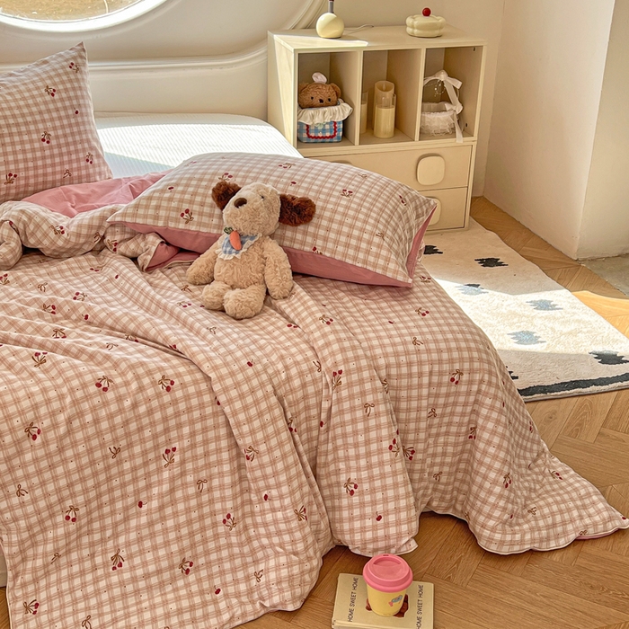 91家纺网 家纺一手货源 找家纺 苏羿家纺 2026春夏新款亲肤水洗棉印花夏被空调被夏凉被被子被芯 仟陌樱桃