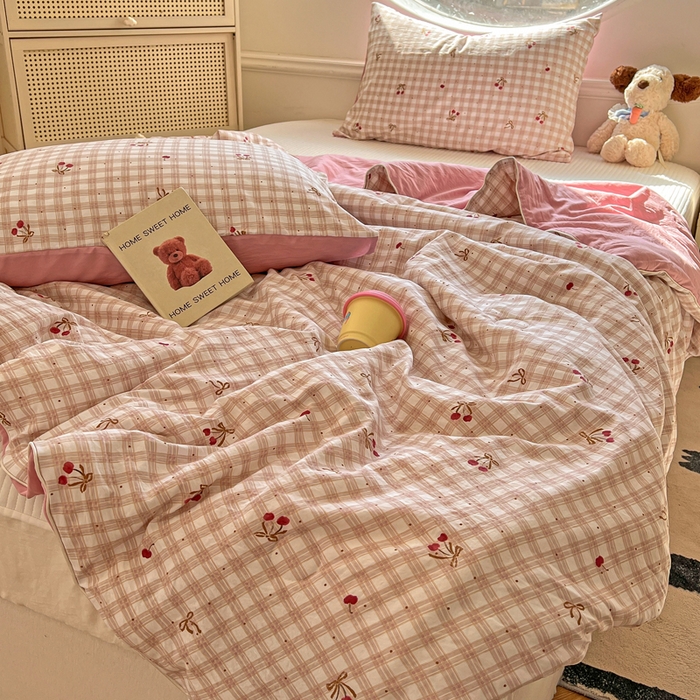 91家纺网 家纺一手货源 找家纺 苏羿家纺 2026春夏新款亲肤水洗棉印花夏被空调被夏凉被被子被芯 仟陌樱桃