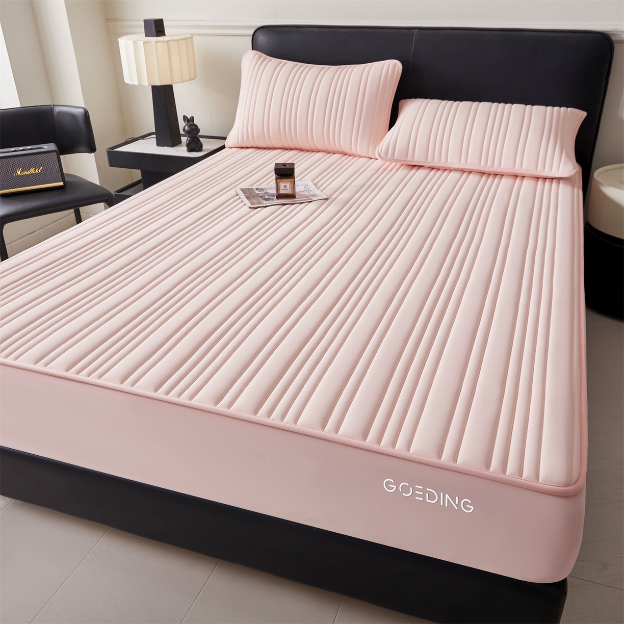 91家纺网 家纺一手货源 找家纺 雯豆家纺 2026春夏新品氨纶凉感床笠夹棉款床笠三件套床垫保护套 知夏-粉