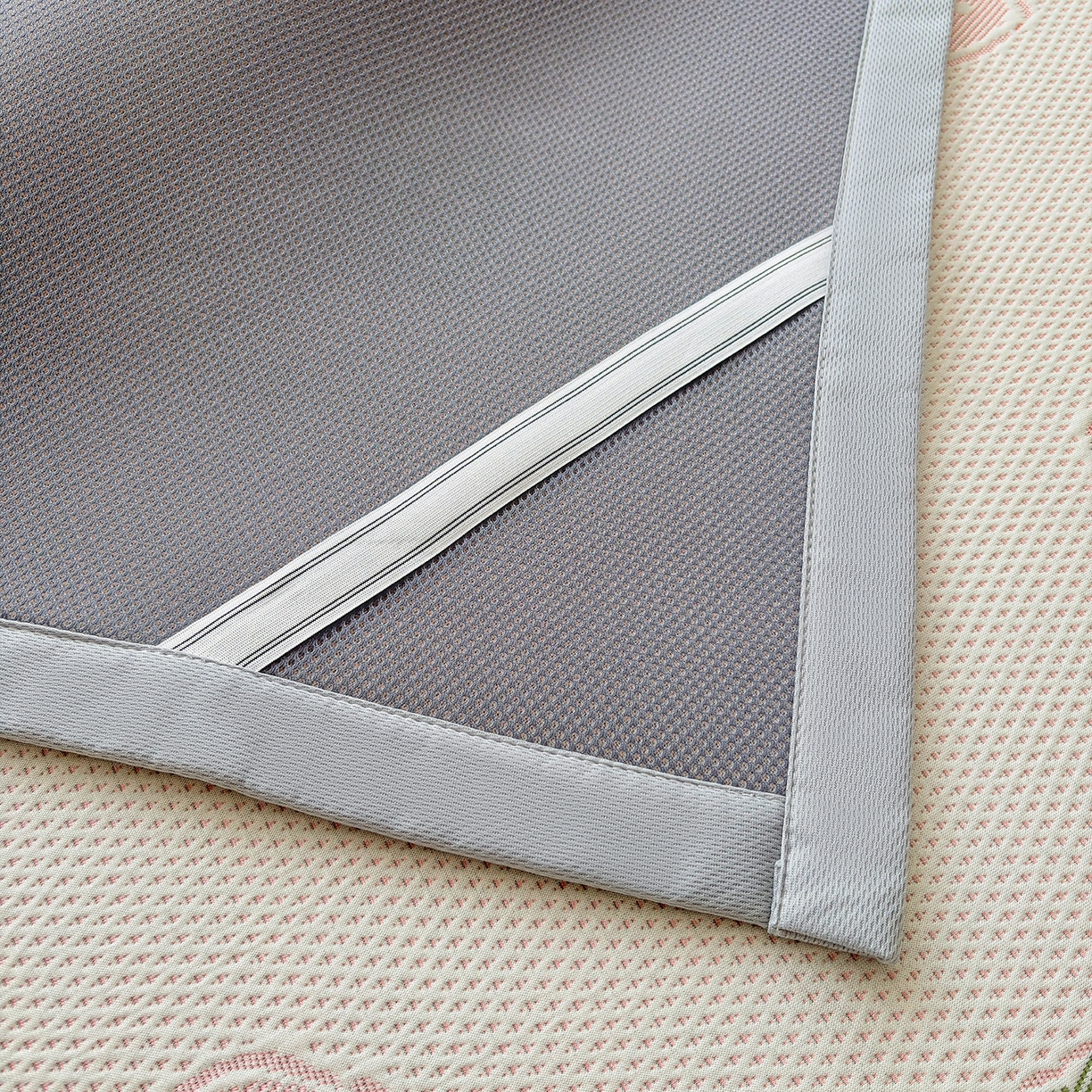 91家纺网 家纺一手货源 找家纺 （总）小萌虎 2026新款乙纶PE提花冰豆豆凉席卡通床席款