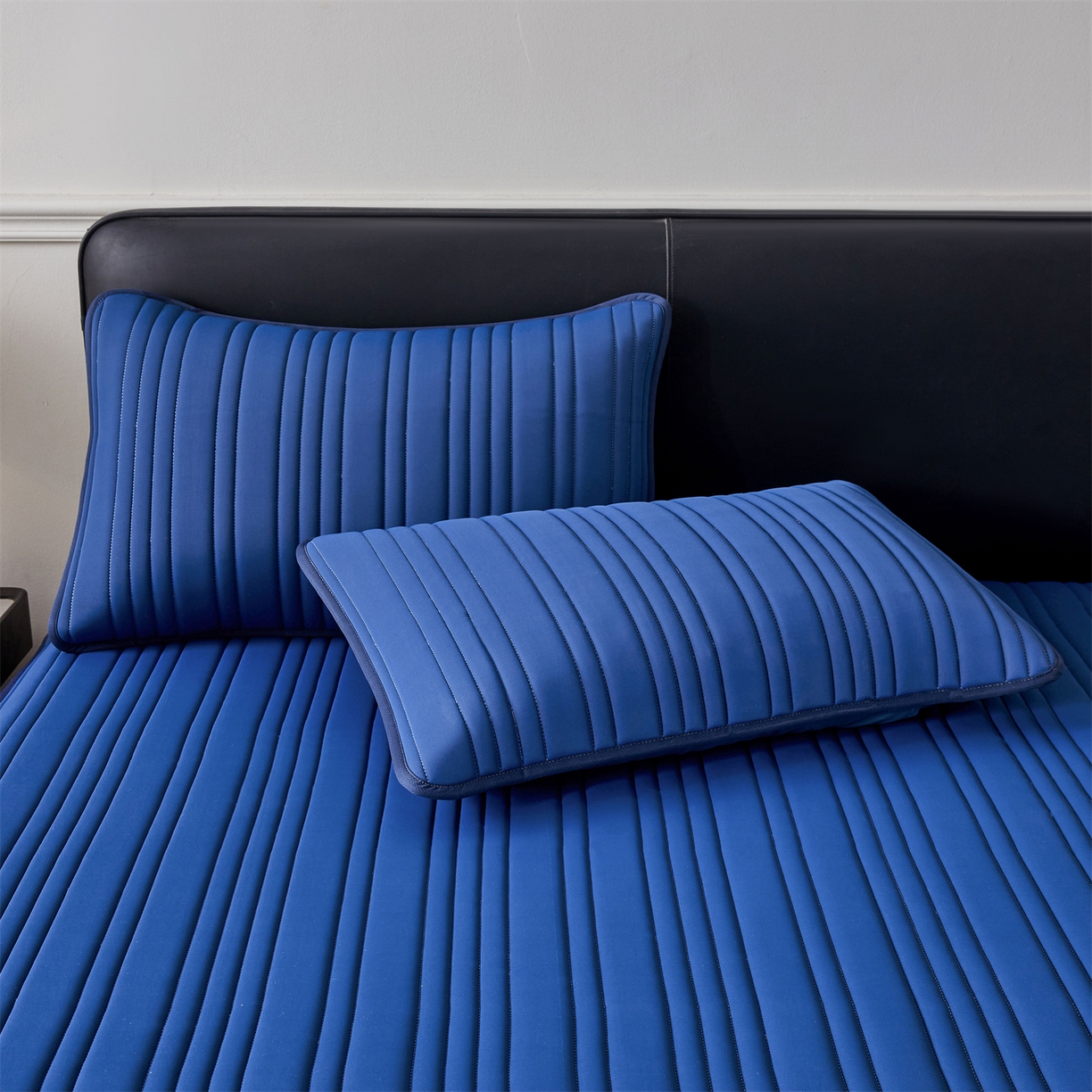 91家纺网 家纺一手货源 找家纺 雯豆家纺 2026春夏新品氨纶凉感床笠夹棉款床笠三件套床垫保护套 知夏-黛蓝