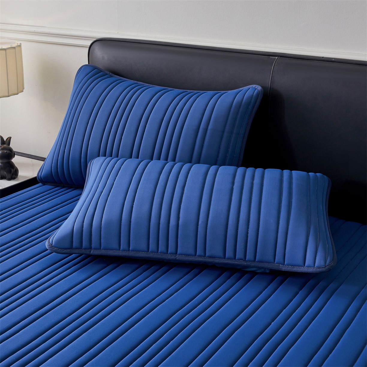 91家纺网 家纺一手货源 找家纺 雯豆家纺 2026春夏新品氨纶凉感床笠夹棉款床笠三件套床垫保护套 知夏-黛蓝