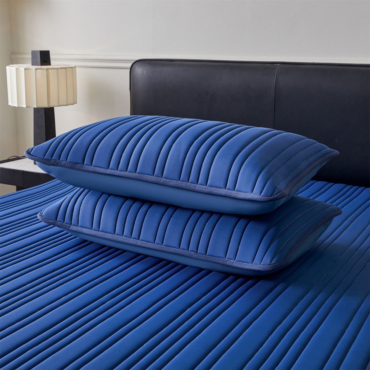 91家纺网 家纺一手货源 找家纺 雯豆家纺 2026春夏新品氨纶凉感床笠夹棉款床笠三件套床垫保护套 知夏-黛蓝