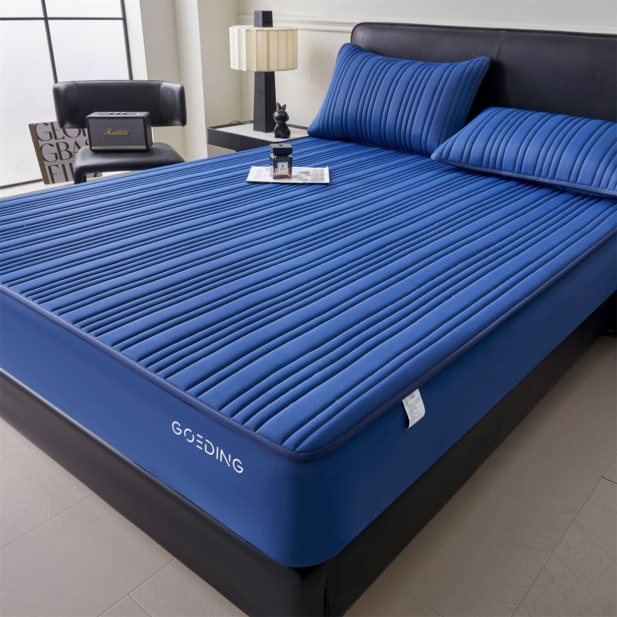 91家纺网 家纺一手货源 找家纺 雯豆家纺 2026春夏新品氨纶凉感床笠夹棉款床笠三件套床垫保护套 知夏-黛蓝