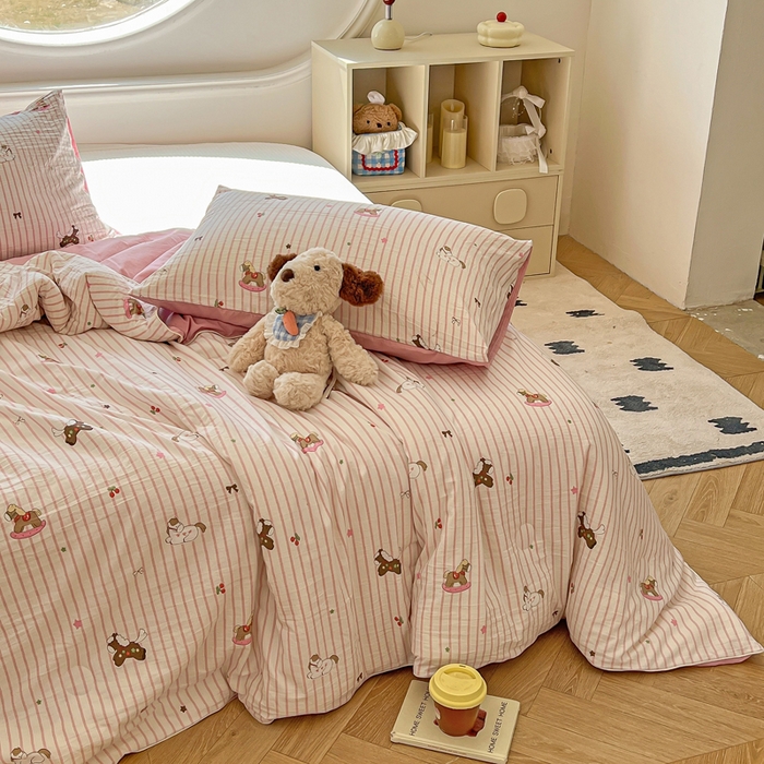 91家纺网 家纺一手货源 找家纺 苏羿家纺 2026春夏新款亲肤水洗棉印花夏被空调被夏凉被被子被芯 童年木马