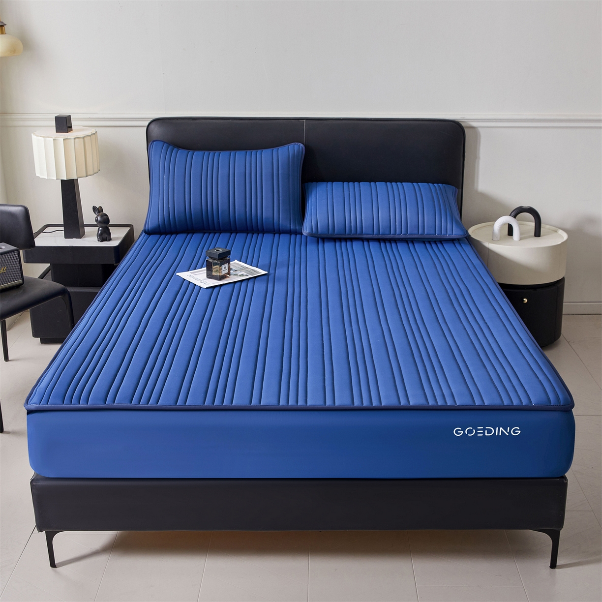 91家纺网 家纺一手货源 找家纺 雯豆家纺 2026春夏新品氨纶凉感床笠夹棉款床笠三件套床垫保护套 知夏-黛蓝