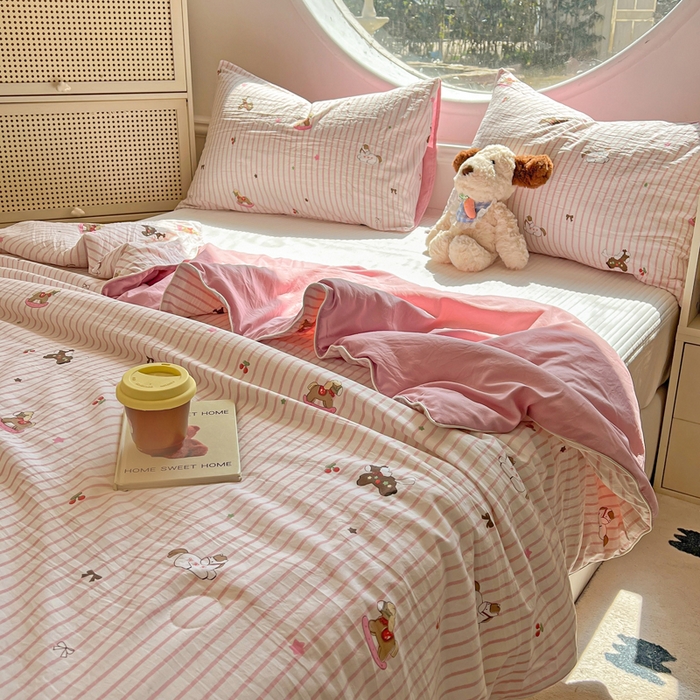 91家纺网 家纺一手货源 找家纺 苏羿家纺 2026春夏新款亲肤水洗棉印花夏被空调被夏凉被被子被芯 童年木马