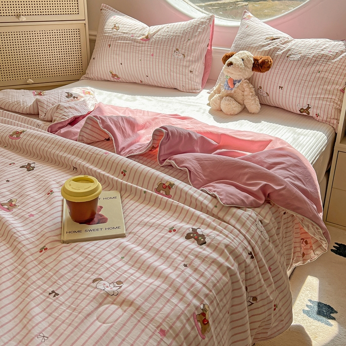 91家纺网 家纺一手货源 找家纺 苏羿家纺 2026春夏新款亲肤水洗棉印花夏被空调被夏凉被被子被芯 童年木马