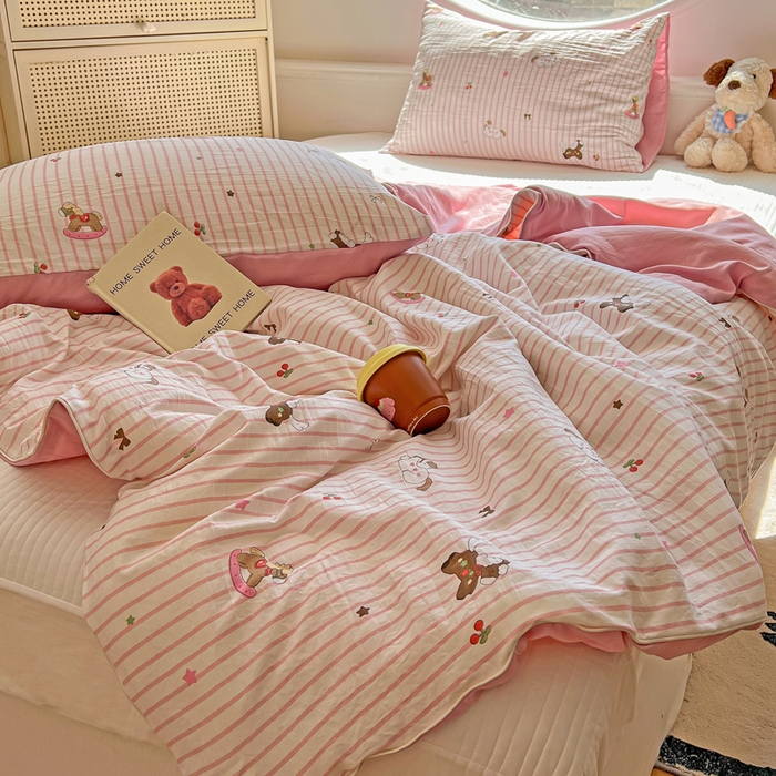 91家纺网 家纺一手货源 找家纺 苏羿家纺 2026春夏新款亲肤水洗棉印花夏被空调被夏凉被被子被芯 童年木马