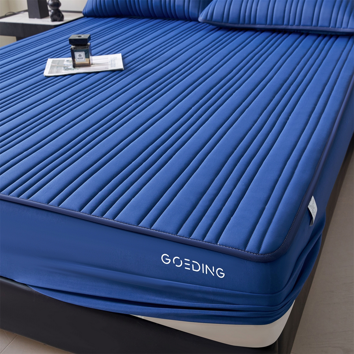 91家纺网 家纺一手货源 找家纺 雯豆家纺 2026春夏新品氨纶凉感床笠夹棉款床笠三件套床垫保护套 知夏-黛蓝