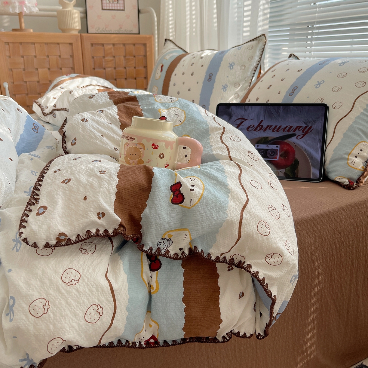 91家纺网 家纺一手货源 找家纺 桃心家居 2025新款云柔水洗棉毛巾绣大豆单夏被夏被四件套 水洗棉-大眼睛夏被小蓝格奶黄