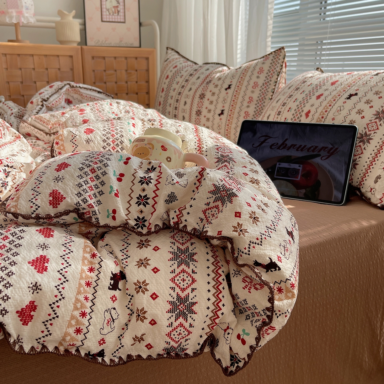 91家纺网 家纺一手货源 找家纺 （总）桃心家居 2026新款A类费尔岛可爱卡通贝壳边三角针工艺双层纱泡芙棉泡芙纱系列四件套