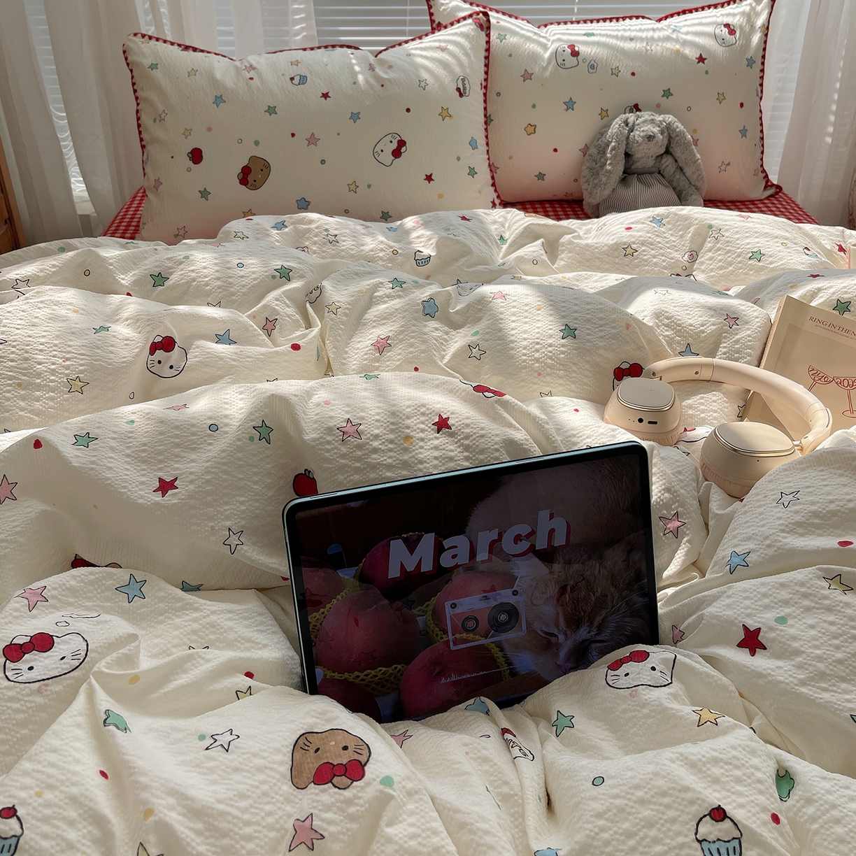 91家纺网 家纺一手货源 找家纺 桃心家居 2026新款A类费尔岛可爱卡通贝壳边三角针工艺双层纱泡芙棉泡芙纱系列四件套 泡芙棉-可可猫咪