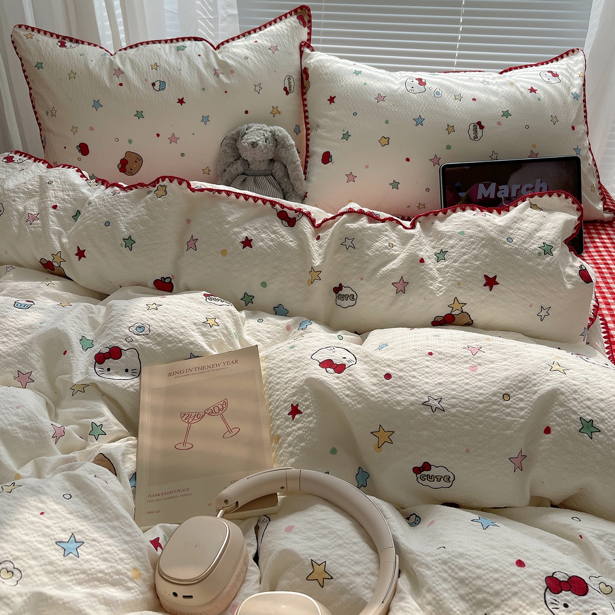 91家纺网 家纺一手货源 找家纺 桃心家居 2026新款A类费尔岛可爱卡通贝壳边三角针工艺双层纱泡芙棉泡芙纱系列四件套 泡芙棉-可可猫咪