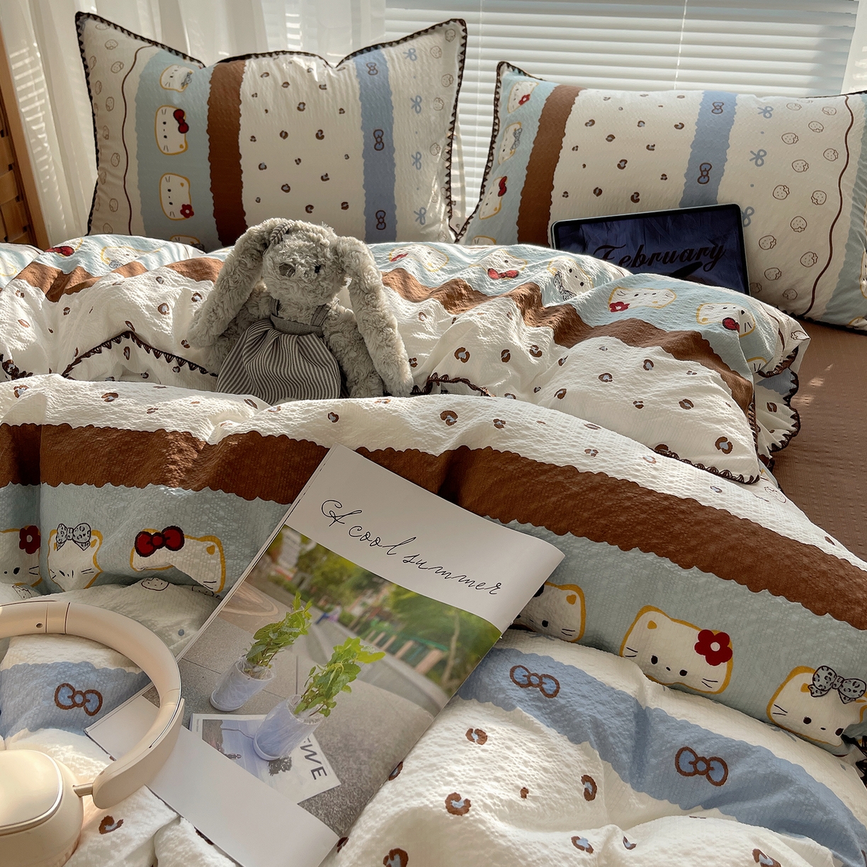 91家纺网 家纺一手货源 找家纺 桃心家居 2026新款A类费尔岛可爱卡通贝壳边三角针工艺双层纱泡芙棉泡芙纱系列四件套 泡芙棉-海盐布丁猫