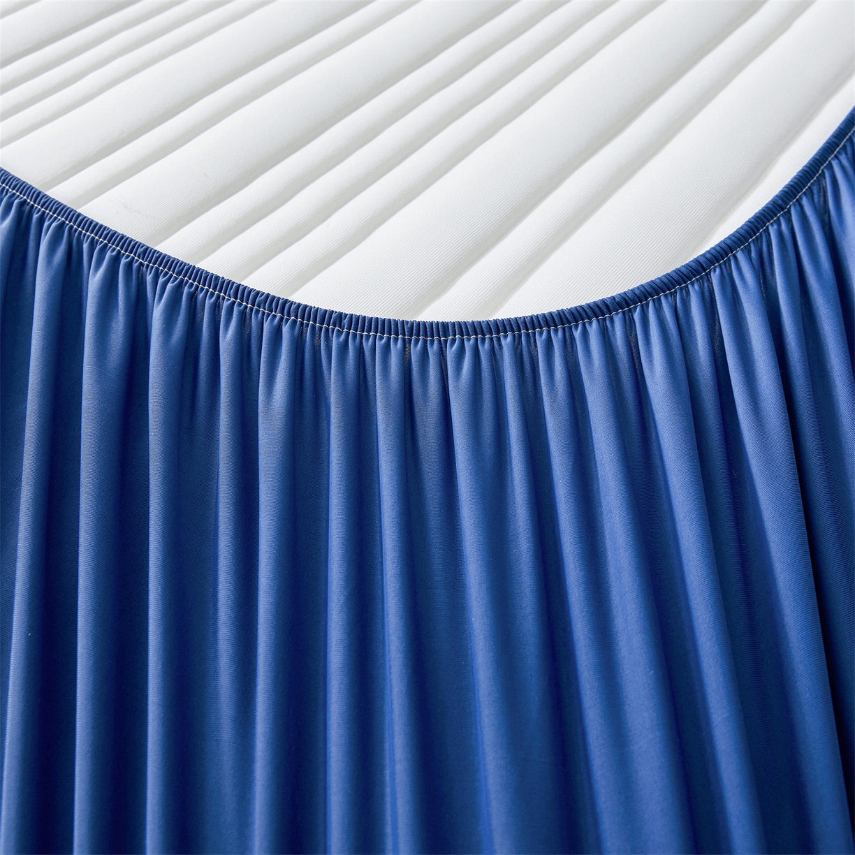 91家纺网 家纺一手货源 找家纺 雯豆家纺 2026春夏新品氨纶凉感床笠夹棉款床笠三件套床垫保护套 知夏-黛蓝