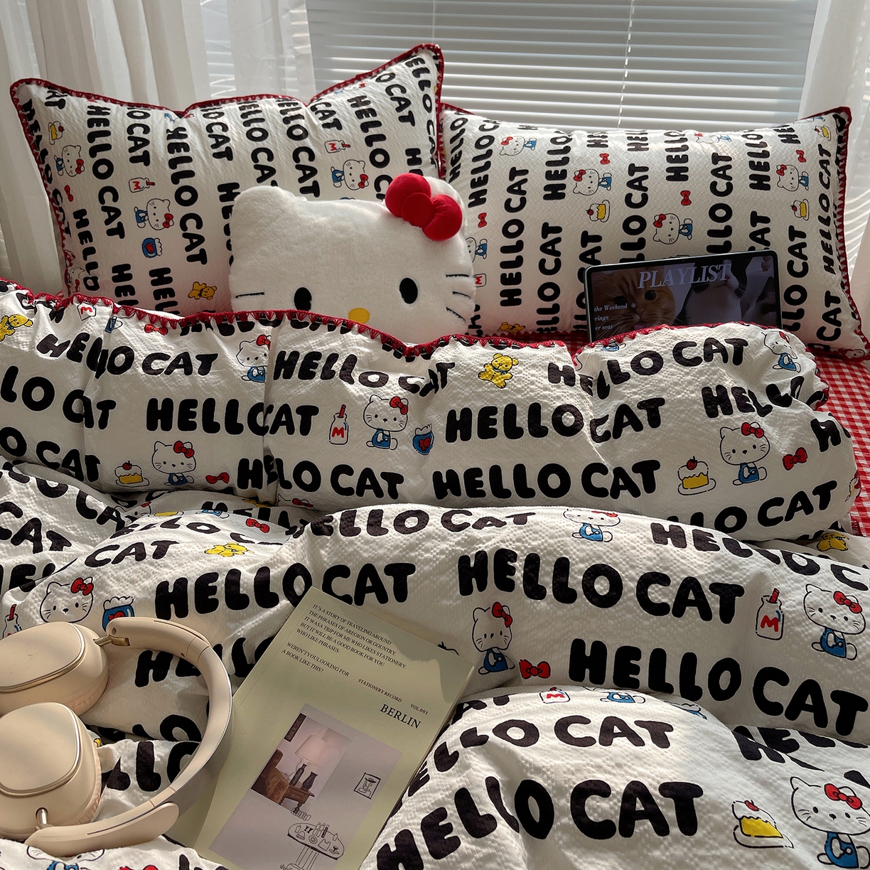 91家纺网 家纺一手货源 找家纺 桃心家居 2026新款A类费尔岛可爱卡通贝壳边三角针工艺双层纱泡芙棉泡芙纱系列四件套 泡芙棉-奶油猫