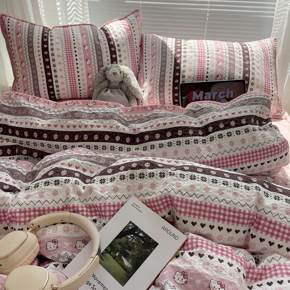 91家纺网 家纺一手货源 找家纺 桃心家居 2026新款A类费尔岛可爱卡通贝壳边三角针工艺双层纱泡芙棉泡芙纱系列四件套 泡芙棉-甜梦猫咪