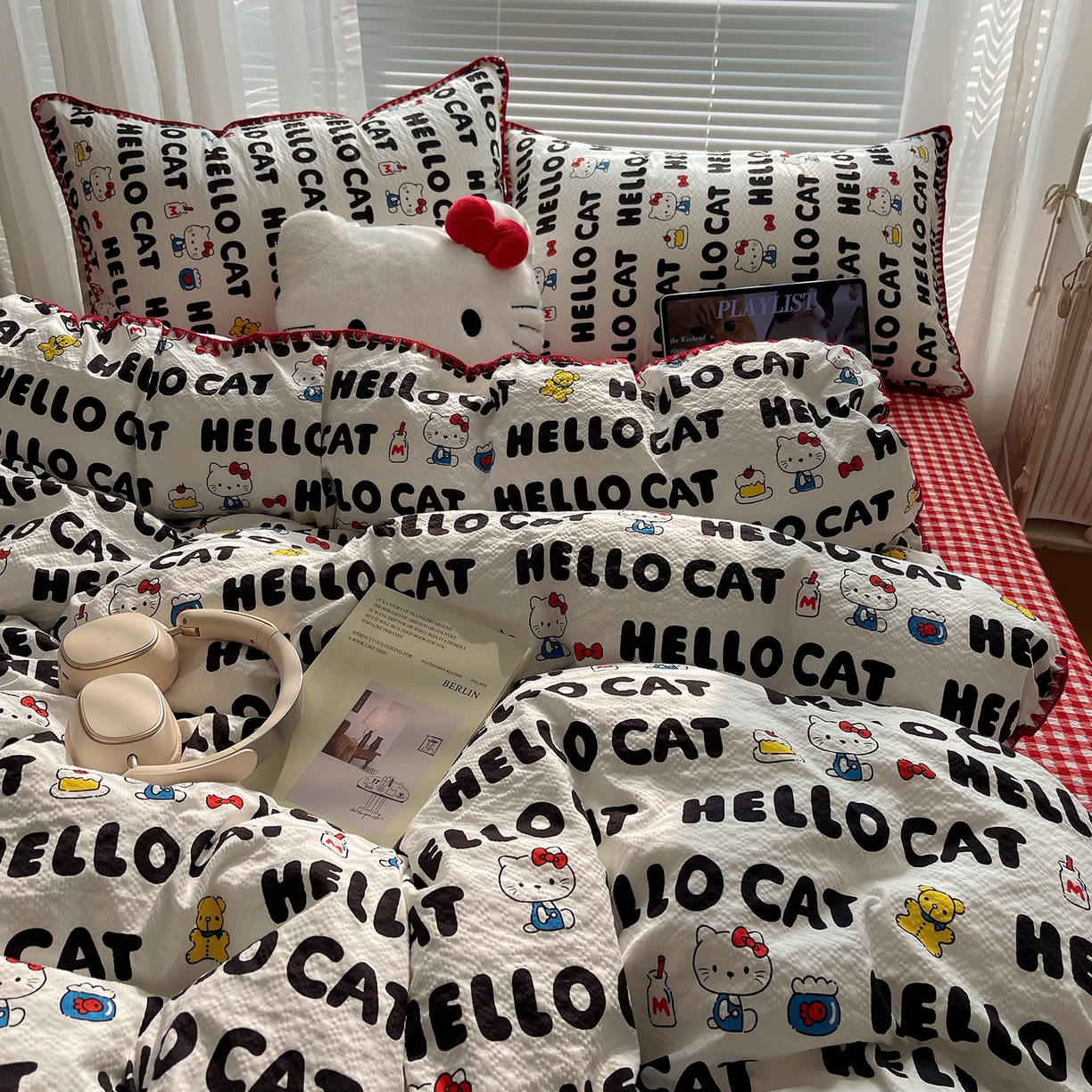 91家纺网 家纺一手货源 找家纺 桃心家居 2026新款A类费尔岛可爱卡通贝壳边三角针工艺双层纱泡芙棉泡芙纱系列四件套 泡芙棉-奶油猫